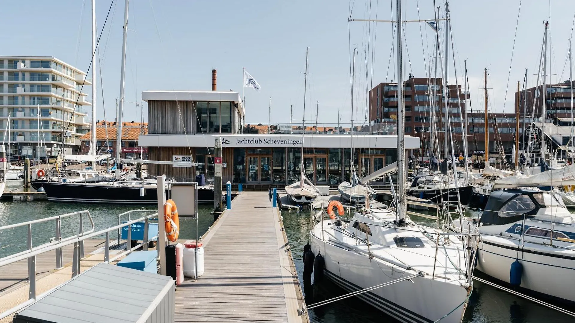 Bizstay Harbour III Scheveningen Apartments location
